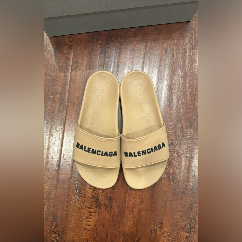 Balenciaga Women’s Pool Slide Sandal in Beige / women’s size 8 or men’s size 6.5 - Picture 2 of 9